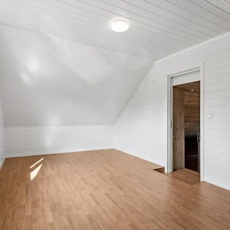 Modern Retreat Private