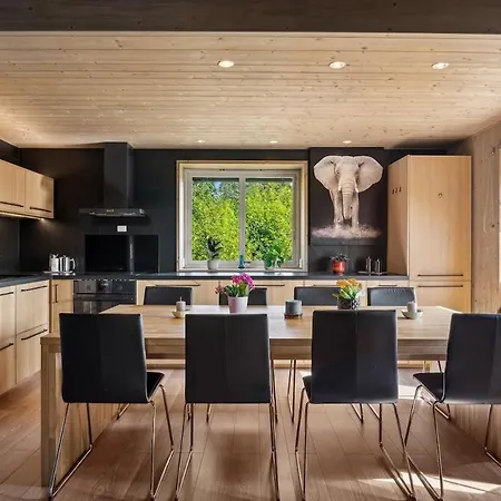 Modern Retreat Private