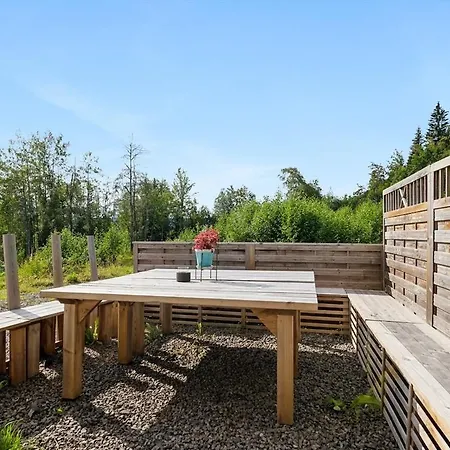 Modern Retreat Private